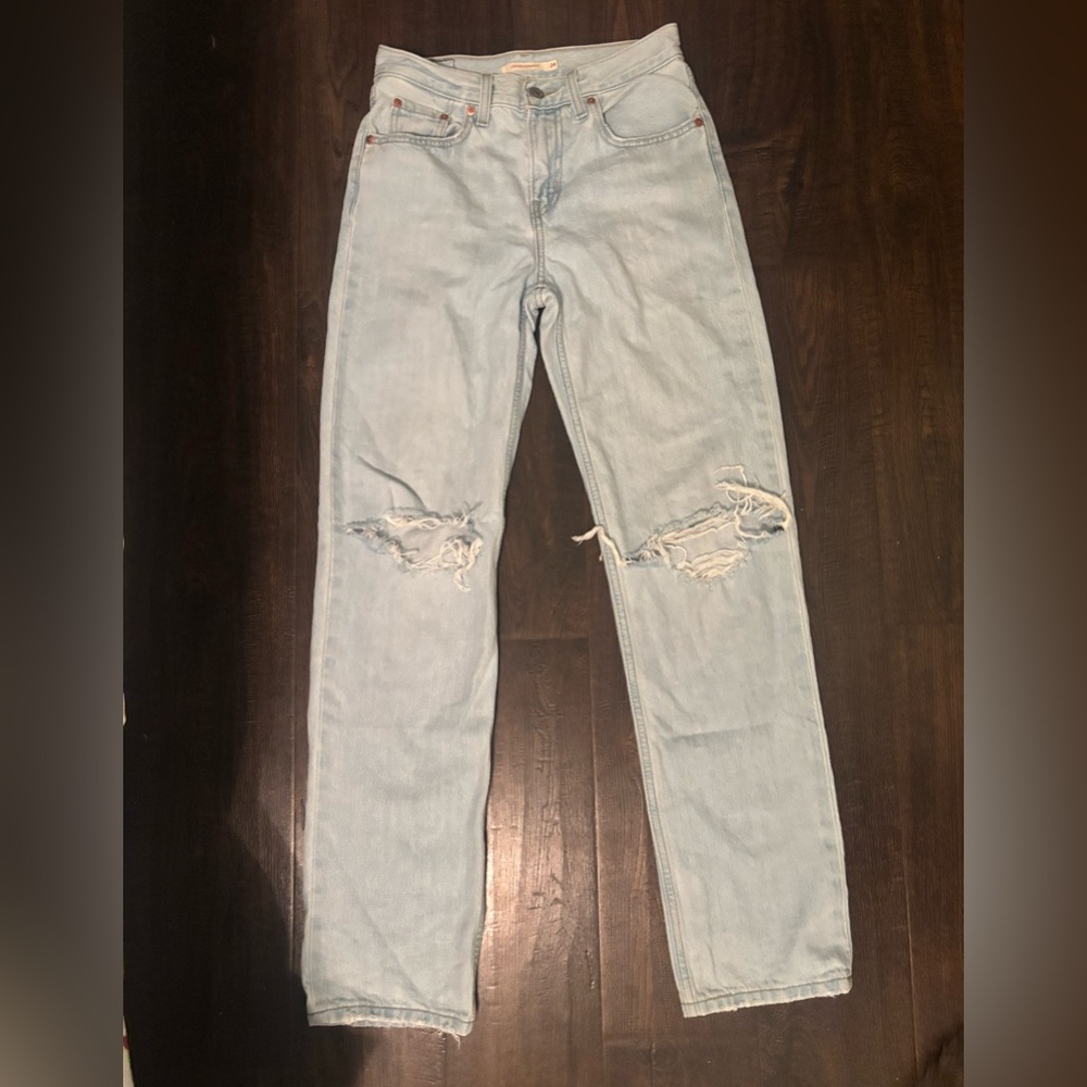 Levis Women’s size 24 Low Pro straight
